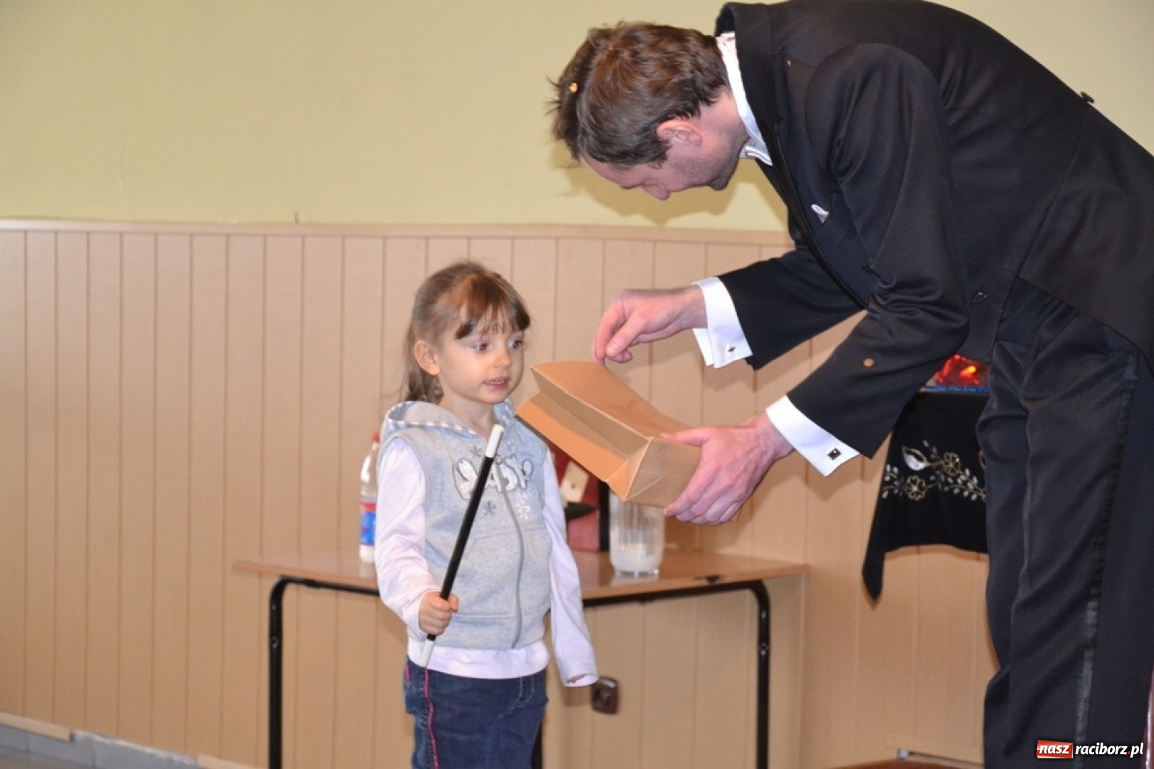 Zdjęcie w galerii na portalu naszraciborz.pl: Magik, Sznupek i bal maskowy  wiadomości z regionu