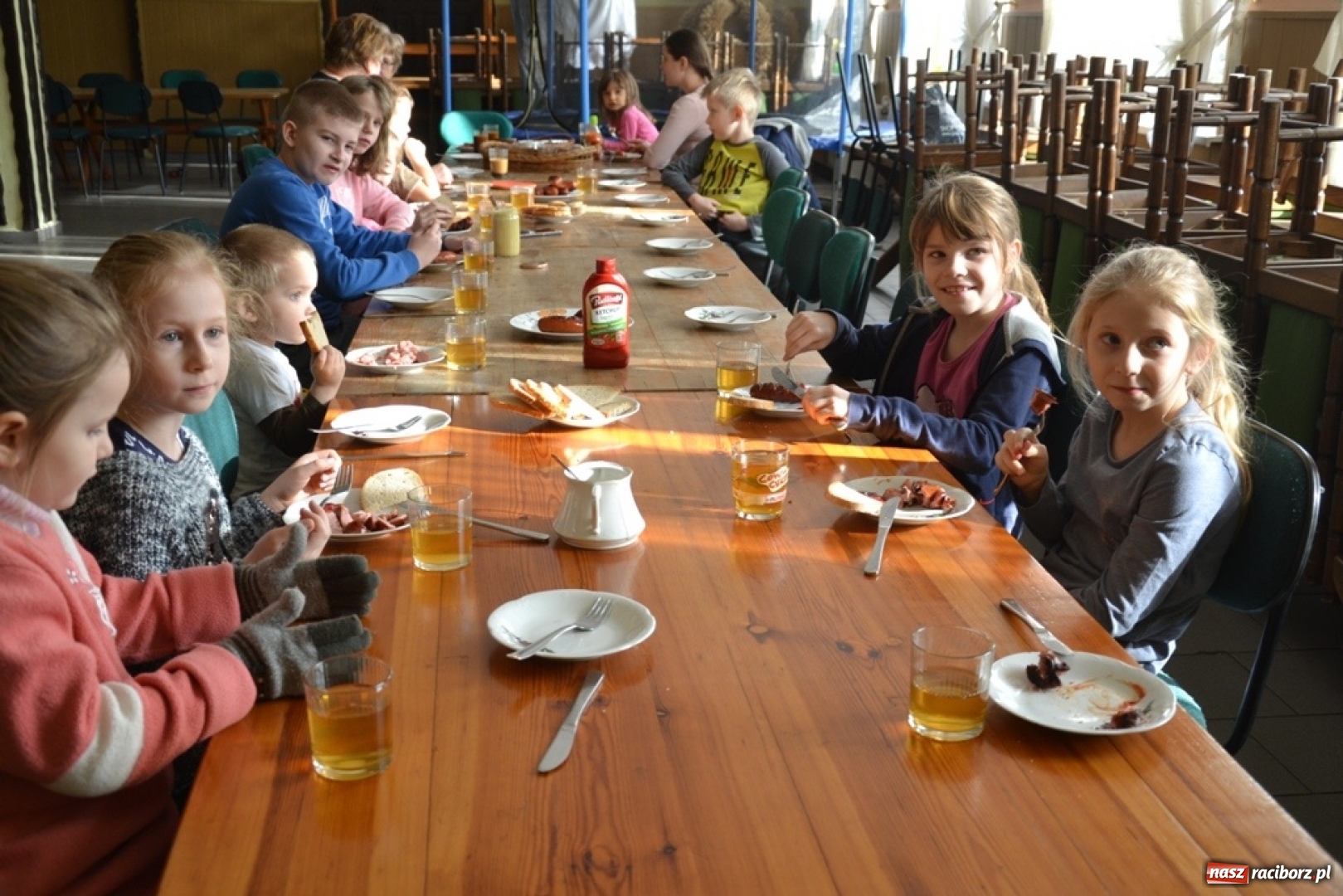 Zdjęcie w galerii na portalu naszraciborz.pl: Magik, Sznupek i bal maskowy  wiadomości z regionu