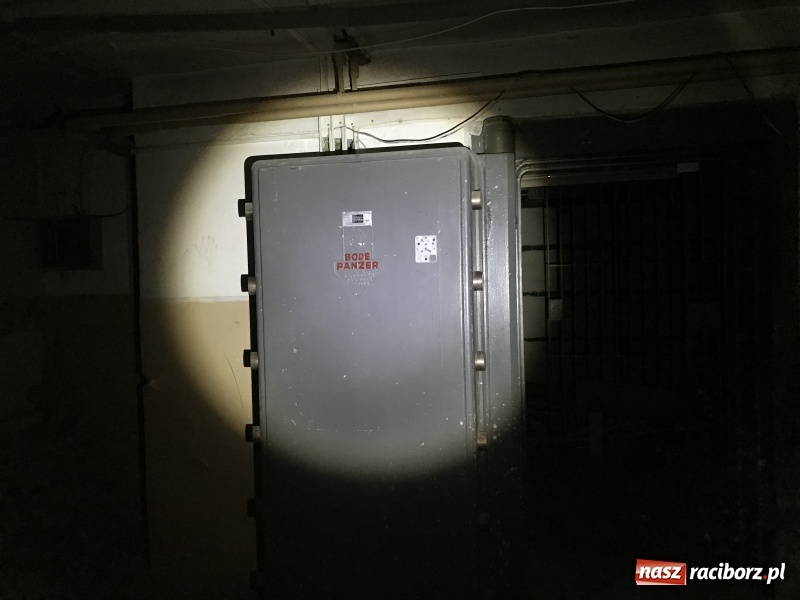 Zdjęcie w galerii na portalu naszraciborz.pl: Raciborskie podziemia. Zobacz na wideo skarbiec przedwojennego banku  wiadomości z regionu