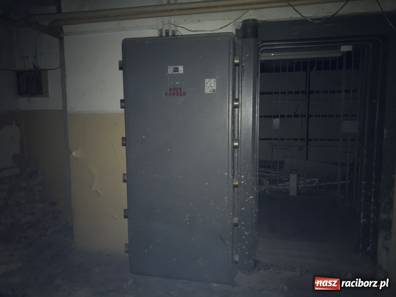 Zdjęcie w galerii na portalu naszraciborz.pl: Raciborskie podziemia. Zobacz na wideo skarbiec przedwojennego banku  wiadomości z regionu