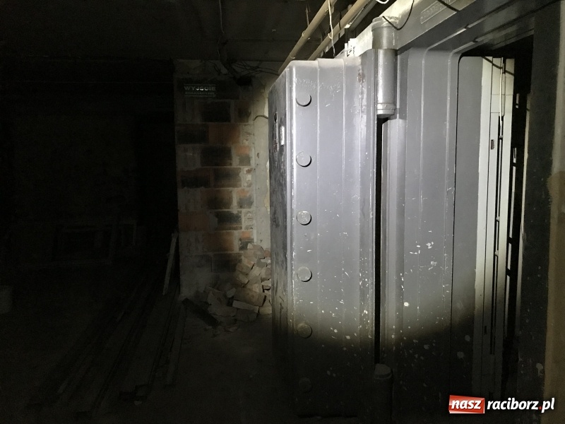 Zdjęcie w galerii na portalu naszraciborz.pl: Raciborskie podziemia. Zobacz na wideo skarbiec przedwojennego banku  wiadomości z regionu