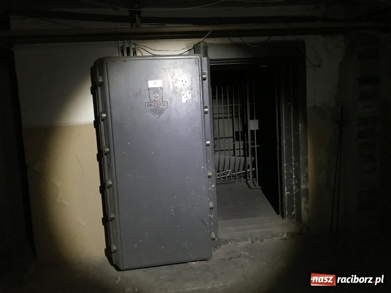 Zdjęcie w galerii na portalu naszraciborz.pl: Raciborskie podziemia. Zobacz na wideo skarbiec przedwojennego banku  wiadomości z regionu