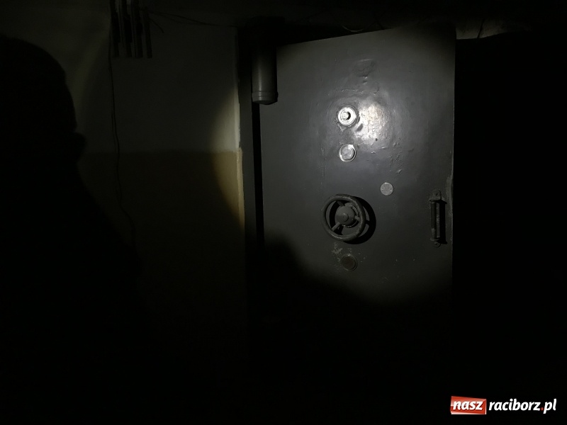Zdjęcie w galerii na portalu naszraciborz.pl: Raciborskie podziemia. Zobacz na wideo skarbiec przedwojennego banku  wiadomości z regionu