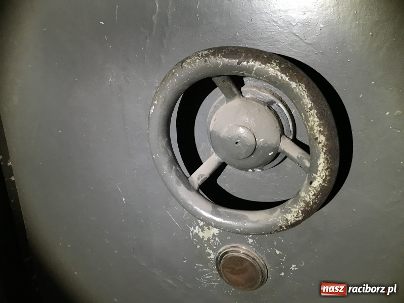 Zdjęcie w galerii na portalu naszraciborz.pl: Raciborskie podziemia. Zobacz na wideo skarbiec przedwojennego banku  wiadomości z regionu