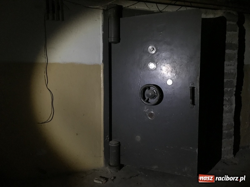 Zdjęcie w galerii na portalu naszraciborz.pl: Raciborskie podziemia. Zobacz na wideo skarbiec przedwojennego banku  wiadomości z regionu