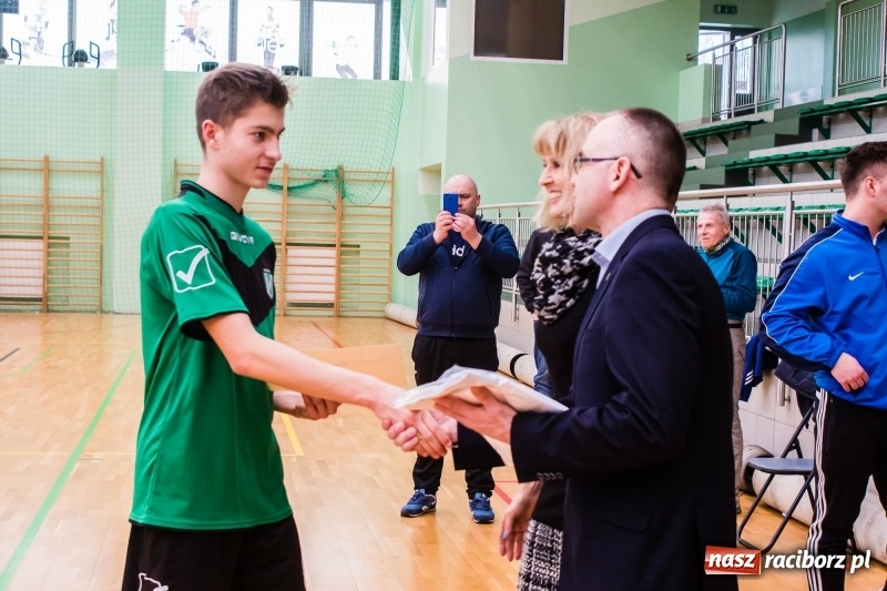 Zdjęcie w galerii na portalu naszraciborz.pl: KS Unia Racibórz z Pucharem Dyrektora ZSOMS wiadomości z regionu