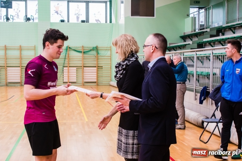 Zdjęcie w galerii na portalu naszraciborz.pl: KS Unia Racibórz z Pucharem Dyrektora ZSOMS wiadomości z regionu