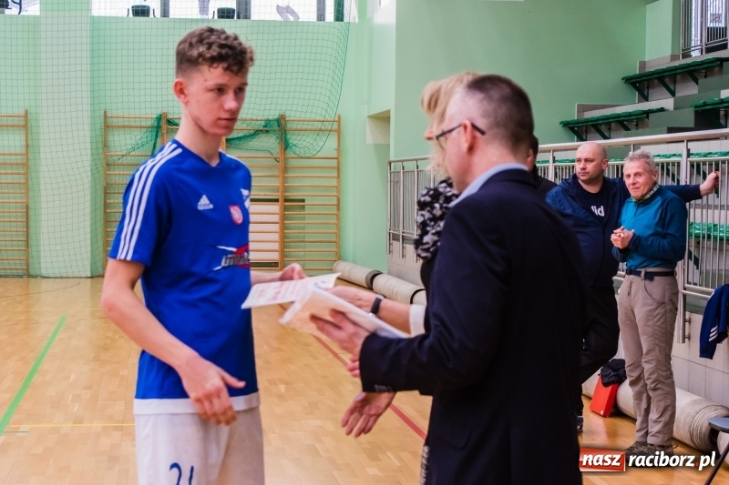 Zdjęcie w galerii na portalu naszraciborz.pl: KS Unia Racibórz z Pucharem Dyrektora ZSOMS wiadomości z regionu