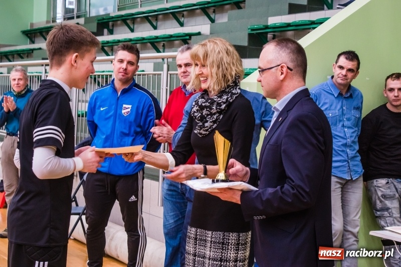Zdjęcie w galerii na portalu naszraciborz.pl: KS Unia Racibórz z Pucharem Dyrektora ZSOMS wiadomości z regionu