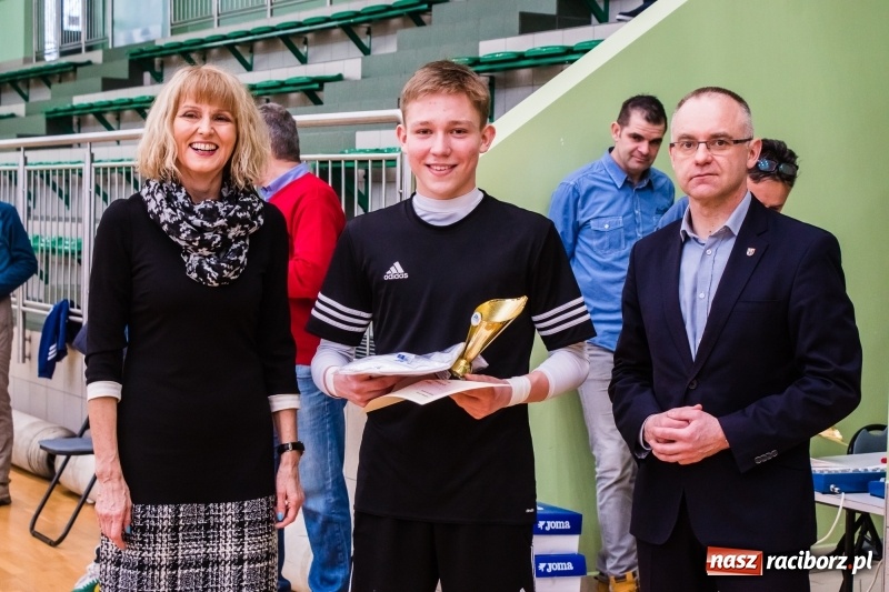 Zdjęcie w galerii na portalu naszraciborz.pl: KS Unia Racibórz z Pucharem Dyrektora ZSOMS wiadomości z regionu