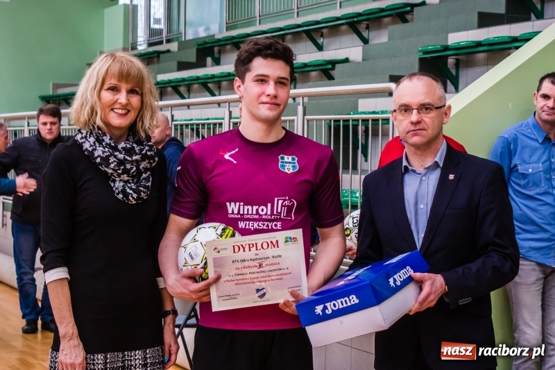 Zdjęcie w galerii na portalu naszraciborz.pl: KS Unia Racibórz z Pucharem Dyrektora ZSOMS wiadomości z regionu