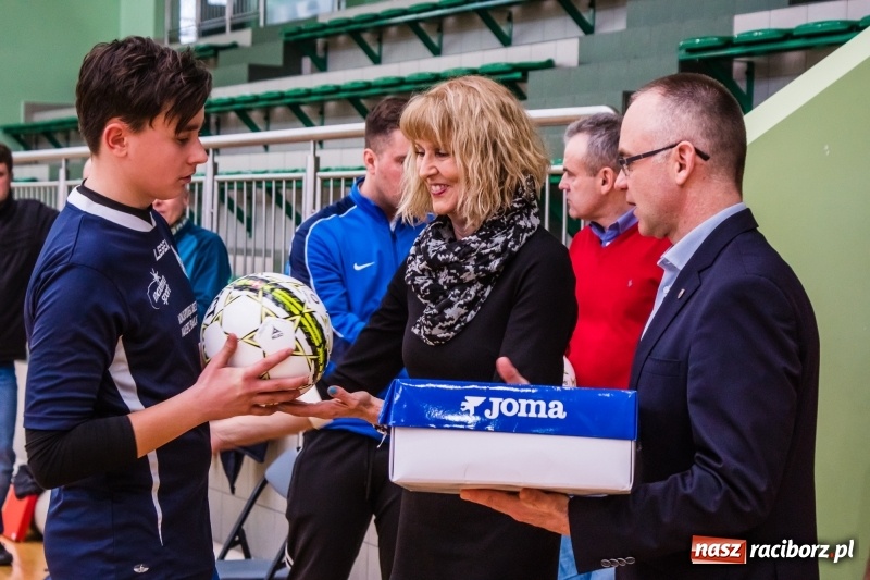 Zdjęcie w galerii na portalu naszraciborz.pl: KS Unia Racibórz z Pucharem Dyrektora ZSOMS wiadomości z regionu