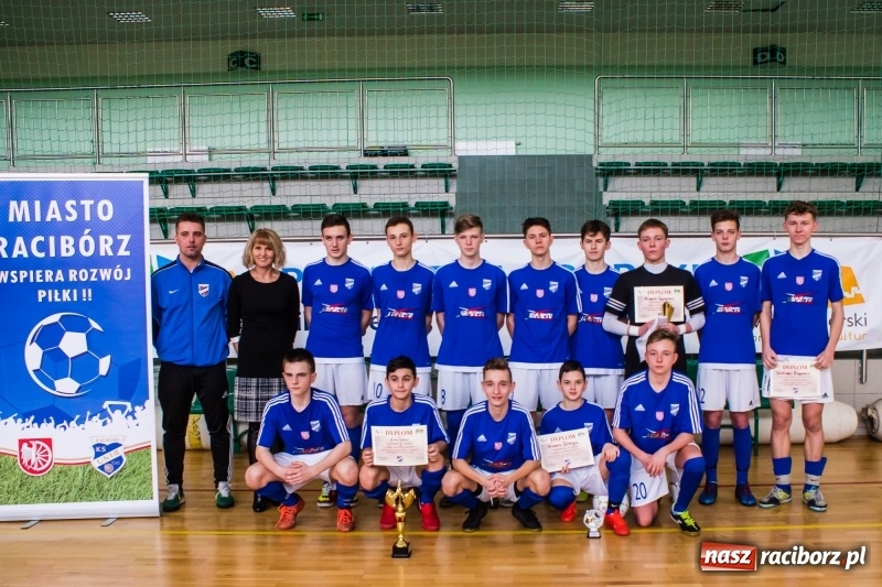 Zdjęcie w galerii na portalu naszraciborz.pl: KS Unia Racibórz z Pucharem Dyrektora ZSOMS wiadomości z regionu