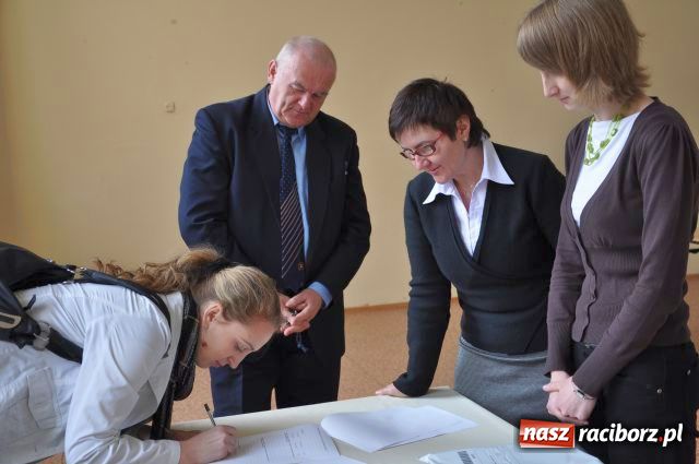 Zdjęcie w galerii na portalu naszraciborz.pl: Sprawdzian szóstoklasisty za nimi wiadomości z regionu