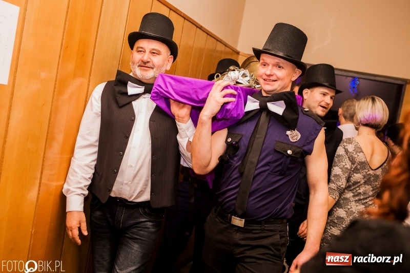 Zdjęcie w galerii na portalu naszraciborz.pl: Pogrzebanie Basa w Studziennej. Zobacz, jak mieszkańcy dzielnicy zakończyli karnawał wiadomości z regionu