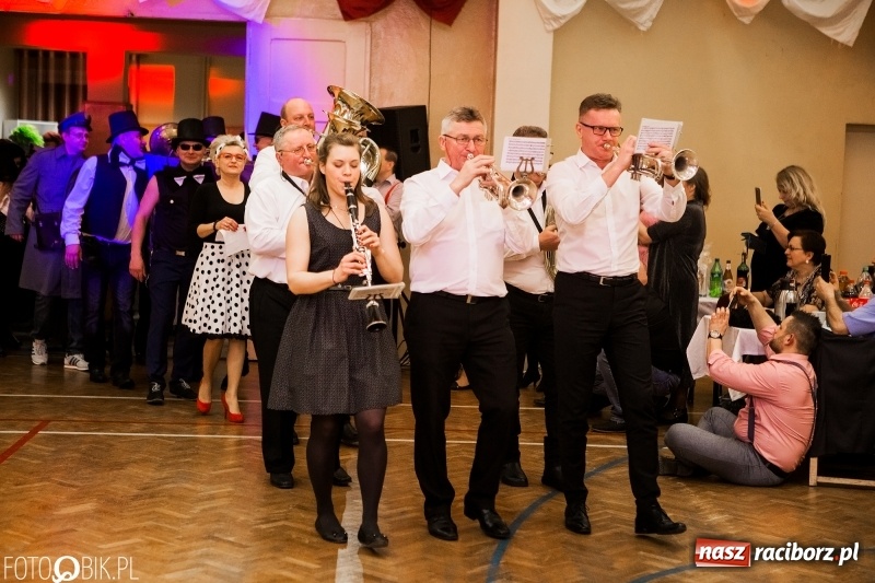 Zdjęcie w galerii na portalu naszraciborz.pl: Pogrzebanie Basa w Studziennej. Zobacz, jak mieszkańcy dzielnicy zakończyli karnawał wiadomości z regionu