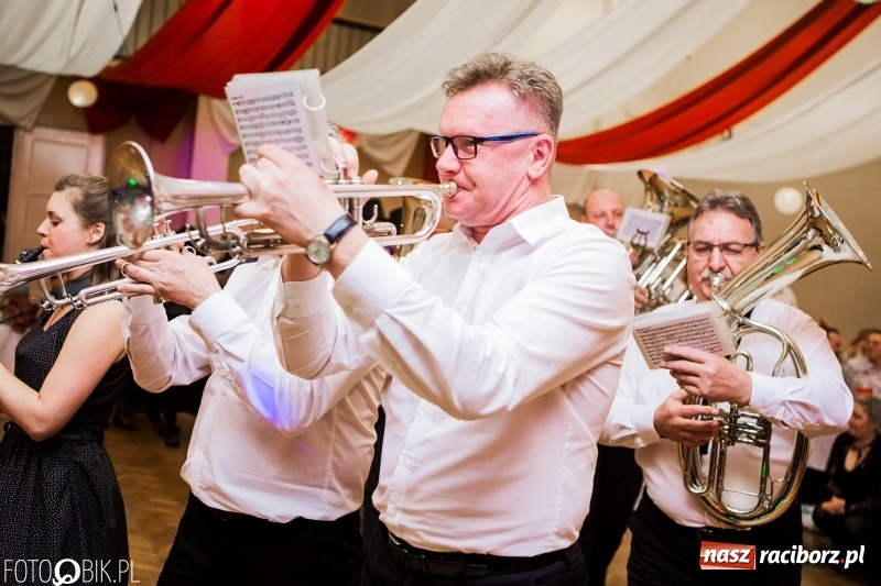 Zdjęcie w galerii na portalu naszraciborz.pl: Pogrzebanie Basa w Studziennej. Zobacz, jak mieszkańcy dzielnicy zakończyli karnawał wiadomości z regionu