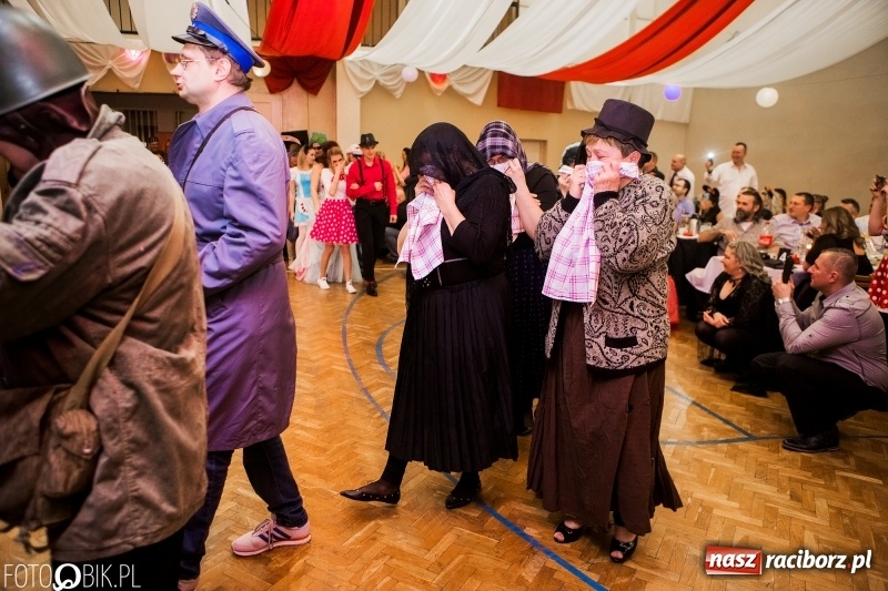 Zdjęcie w galerii na portalu naszraciborz.pl: Pogrzebanie Basa w Studziennej. Zobacz, jak mieszkańcy dzielnicy zakończyli karnawał wiadomości z regionu