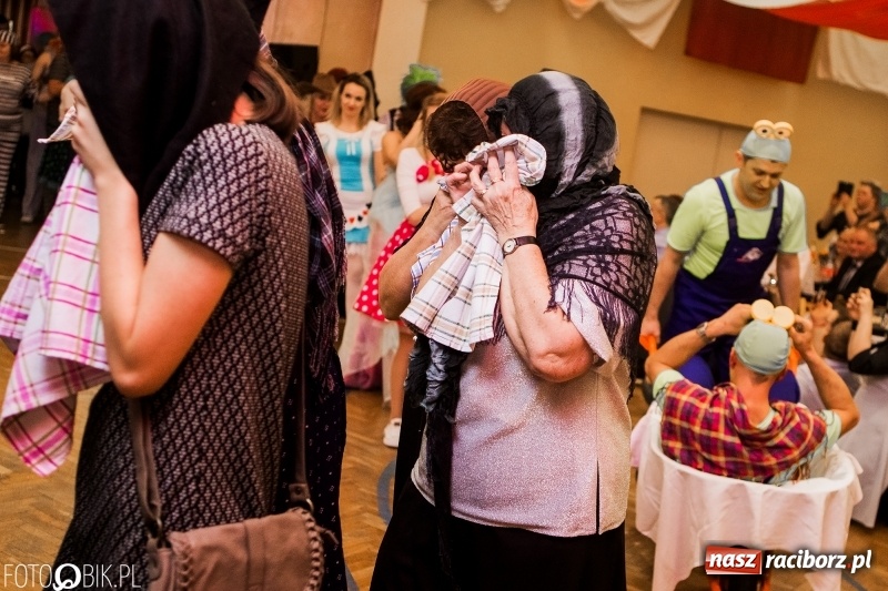 Zdjęcie w galerii na portalu naszraciborz.pl: Pogrzebanie Basa w Studziennej. Zobacz, jak mieszkańcy dzielnicy zakończyli karnawał wiadomości z regionu