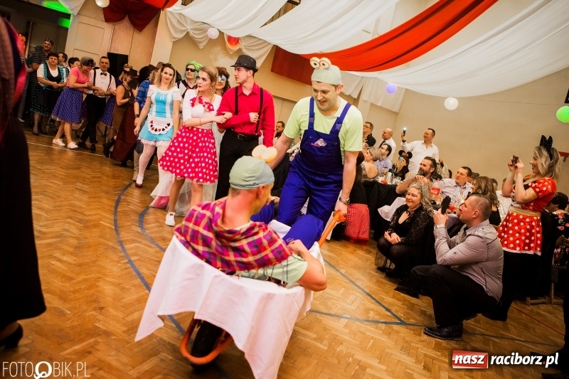 Zdjęcie w galerii na portalu naszraciborz.pl: Pogrzebanie Basa w Studziennej. Zobacz, jak mieszkańcy dzielnicy zakończyli karnawał wiadomości z regionu