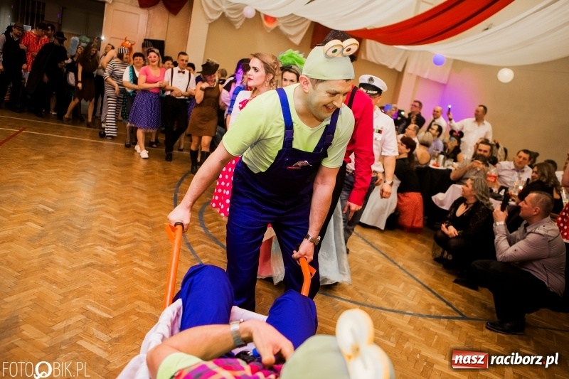 Zdjęcie w galerii na portalu naszraciborz.pl: Pogrzebanie Basa w Studziennej. Zobacz, jak mieszkańcy dzielnicy zakończyli karnawał wiadomości z regionu