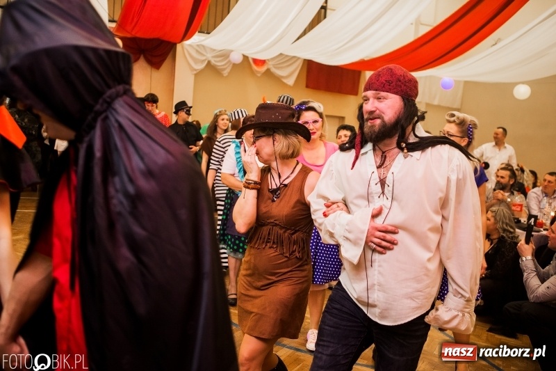 Zdjęcie w galerii na portalu naszraciborz.pl: Pogrzebanie Basa w Studziennej. Zobacz, jak mieszkańcy dzielnicy zakończyli karnawał wiadomości z regionu