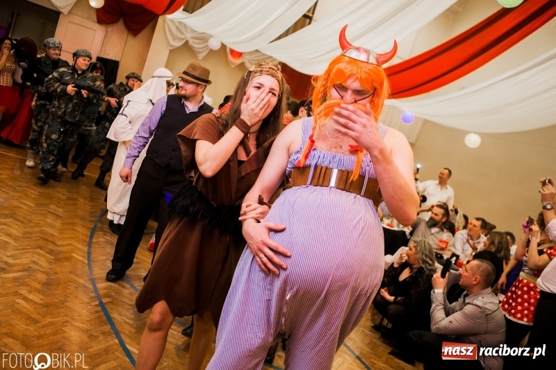 Zdjęcie w galerii na portalu naszraciborz.pl: Pogrzebanie Basa w Studziennej. Zobacz, jak mieszkańcy dzielnicy zakończyli karnawał wiadomości z regionu