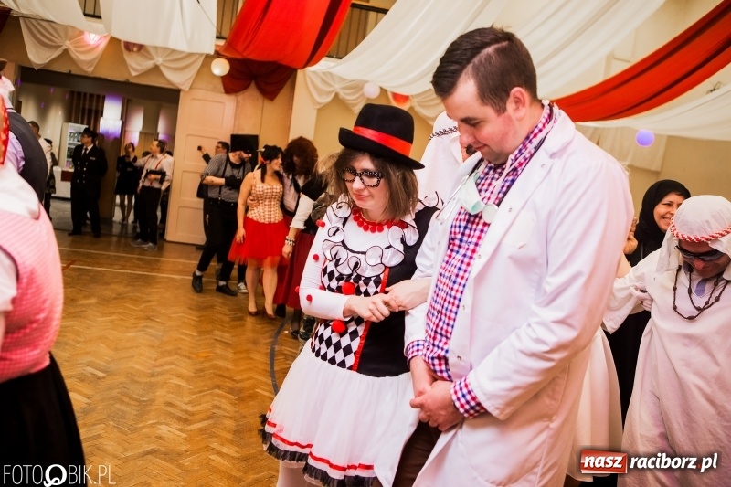 Zdjęcie w galerii na portalu naszraciborz.pl: Pogrzebanie Basa w Studziennej. Zobacz, jak mieszkańcy dzielnicy zakończyli karnawał wiadomości z regionu