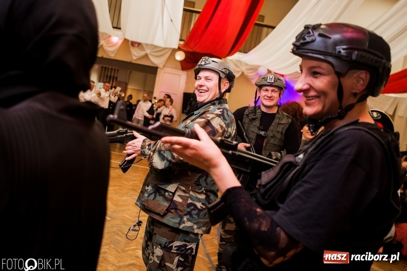 Zdjęcie w galerii na portalu naszraciborz.pl: Pogrzebanie Basa w Studziennej. Zobacz, jak mieszkańcy dzielnicy zakończyli karnawał wiadomości z regionu