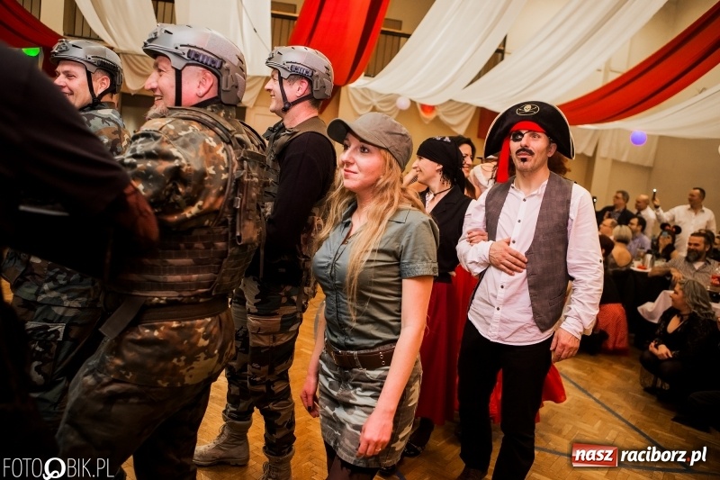 Zdjęcie w galerii na portalu naszraciborz.pl: Pogrzebanie Basa w Studziennej. Zobacz, jak mieszkańcy dzielnicy zakończyli karnawał wiadomości z regionu