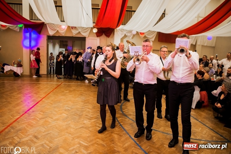 Zdjęcie w galerii na portalu naszraciborz.pl: Pogrzebanie Basa w Studziennej. Zobacz, jak mieszkańcy dzielnicy zakończyli karnawał wiadomości z regionu