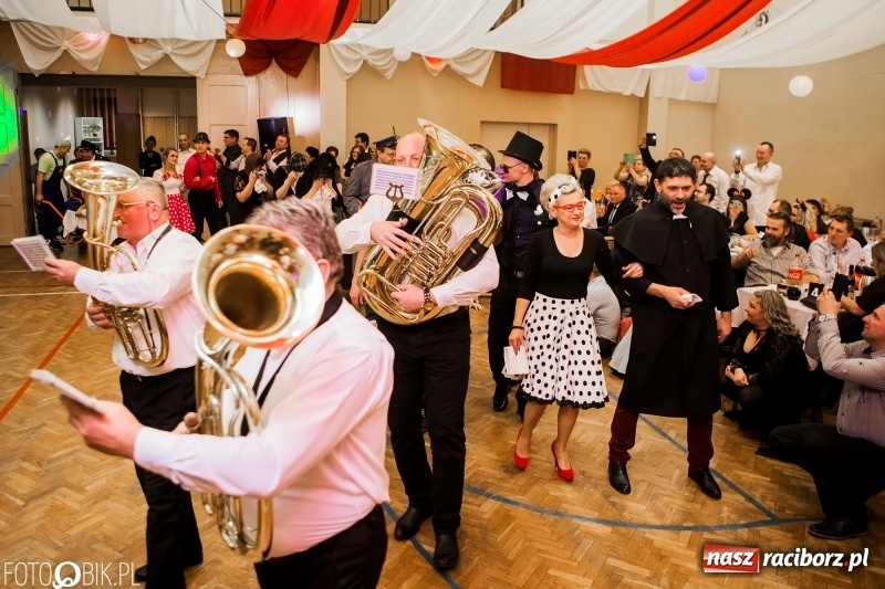 Zdjęcie w galerii na portalu naszraciborz.pl: Pogrzebanie Basa w Studziennej. Zobacz, jak mieszkańcy dzielnicy zakończyli karnawał wiadomości z regionu