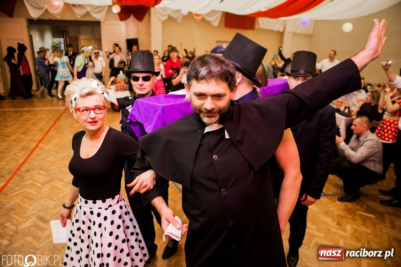 Zdjęcie w galerii na portalu naszraciborz.pl: Pogrzebanie Basa w Studziennej. Zobacz, jak mieszkańcy dzielnicy zakończyli karnawał wiadomości z regionu