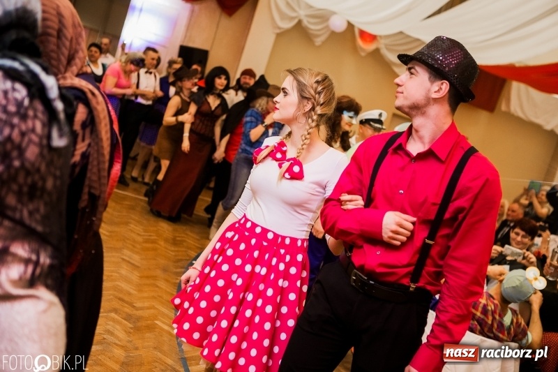 Zdjęcie w galerii na portalu naszraciborz.pl: Pogrzebanie Basa w Studziennej. Zobacz, jak mieszkańcy dzielnicy zakończyli karnawał wiadomości z regionu