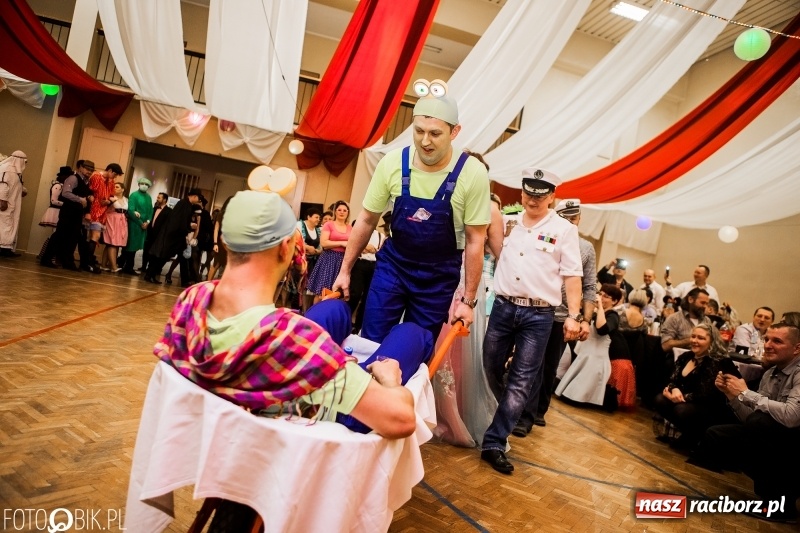 Zdjęcie w galerii na portalu naszraciborz.pl: Pogrzebanie Basa w Studziennej. Zobacz, jak mieszkańcy dzielnicy zakończyli karnawał wiadomości z regionu