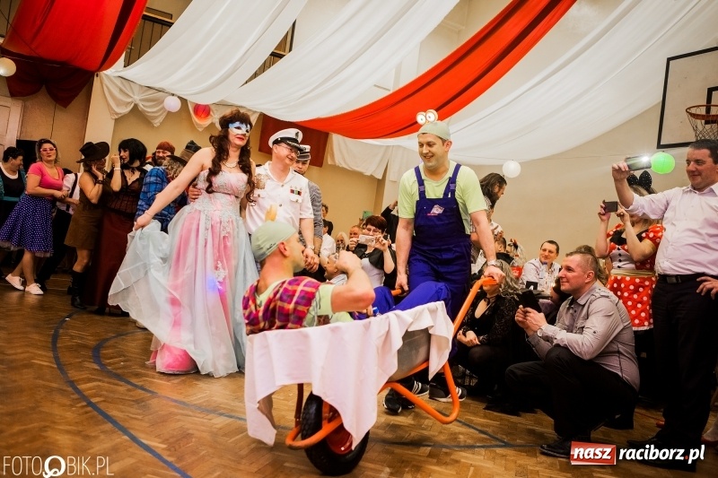 Zdjęcie w galerii na portalu naszraciborz.pl: Pogrzebanie Basa w Studziennej. Zobacz, jak mieszkańcy dzielnicy zakończyli karnawał wiadomości z regionu