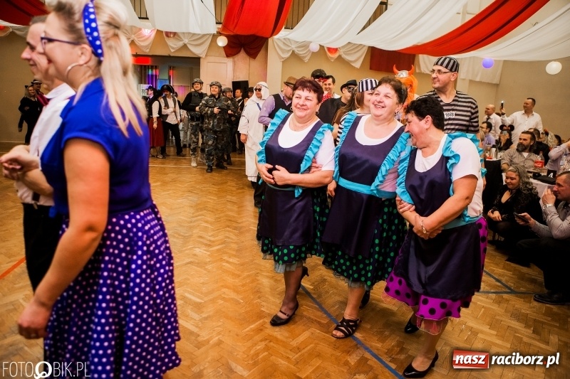 Zdjęcie w galerii na portalu naszraciborz.pl: Pogrzebanie Basa w Studziennej. Zobacz, jak mieszkańcy dzielnicy zakończyli karnawał wiadomości z regionu