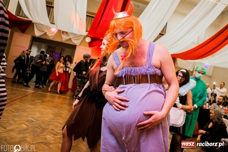 Zdjęcie w galerii na portalu naszraciborz.pl: Pogrzebanie Basa w Studziennej. Zobacz, jak mieszkańcy dzielnicy zakończyli karnawał wiadomości z regionu