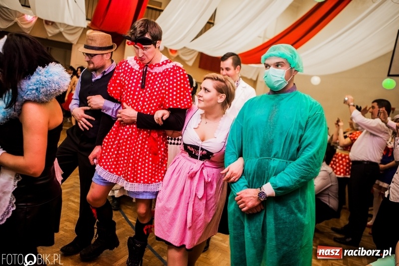 Zdjęcie w galerii na portalu naszraciborz.pl: Pogrzebanie Basa w Studziennej. Zobacz, jak mieszkańcy dzielnicy zakończyli karnawał wiadomości z regionu