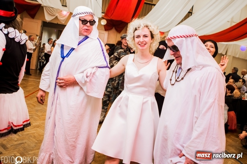 Zdjęcie w galerii na portalu naszraciborz.pl: Pogrzebanie Basa w Studziennej. Zobacz, jak mieszkańcy dzielnicy zakończyli karnawał wiadomości z regionu