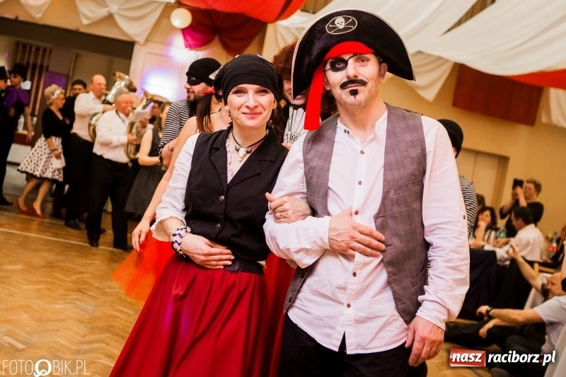 Zdjęcie w galerii na portalu naszraciborz.pl: Pogrzebanie Basa w Studziennej. Zobacz, jak mieszkańcy dzielnicy zakończyli karnawał wiadomości z regionu