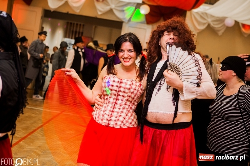 Zdjęcie w galerii na portalu naszraciborz.pl: Pogrzebanie Basa w Studziennej. Zobacz, jak mieszkańcy dzielnicy zakończyli karnawał wiadomości z regionu