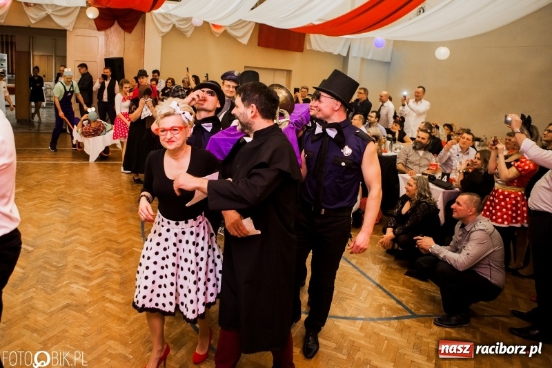 Zdjęcie w galerii na portalu naszraciborz.pl: Pogrzebanie Basa w Studziennej. Zobacz, jak mieszkańcy dzielnicy zakończyli karnawał wiadomości z regionu