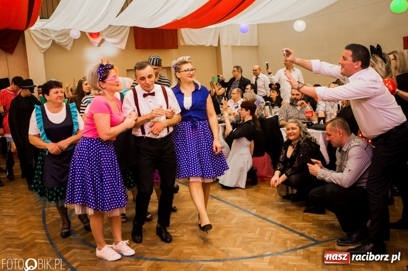 Zdjęcie w galerii na portalu naszraciborz.pl: Pogrzebanie Basa w Studziennej. Zobacz, jak mieszkańcy dzielnicy zakończyli karnawał wiadomości z regionu