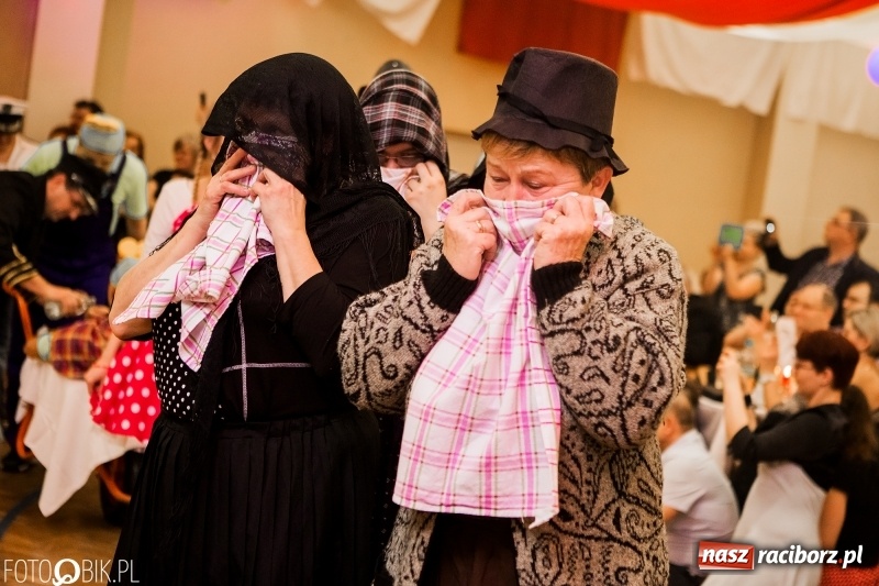 Zdjęcie w galerii na portalu naszraciborz.pl: Pogrzebanie Basa w Studziennej. Zobacz, jak mieszkańcy dzielnicy zakończyli karnawał wiadomości z regionu