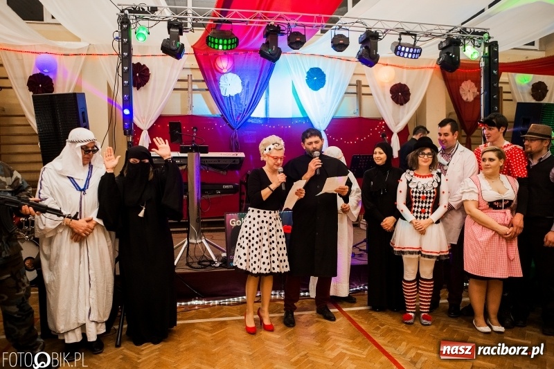 Zdjęcie w galerii na portalu naszraciborz.pl: Pogrzebanie Basa w Studziennej. Zobacz, jak mieszkańcy dzielnicy zakończyli karnawał wiadomości z regionu