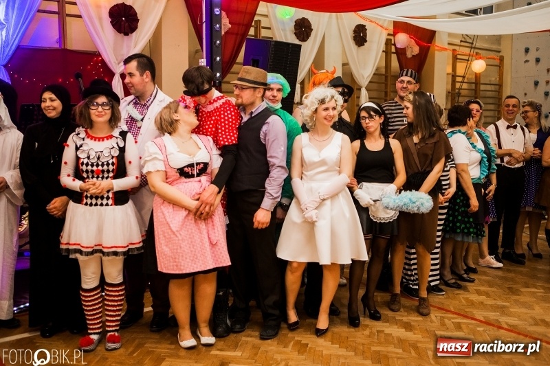 Zdjęcie w galerii na portalu naszraciborz.pl: Pogrzebanie Basa w Studziennej. Zobacz, jak mieszkańcy dzielnicy zakończyli karnawał wiadomości z regionu