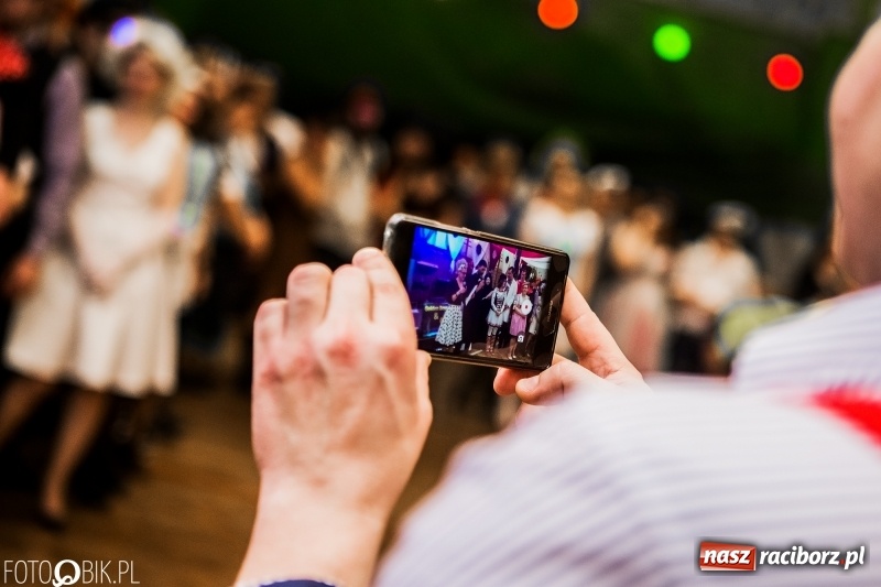 Zdjęcie w galerii na portalu naszraciborz.pl: Pogrzebanie Basa w Studziennej. Zobacz, jak mieszkańcy dzielnicy zakończyli karnawał wiadomości z regionu