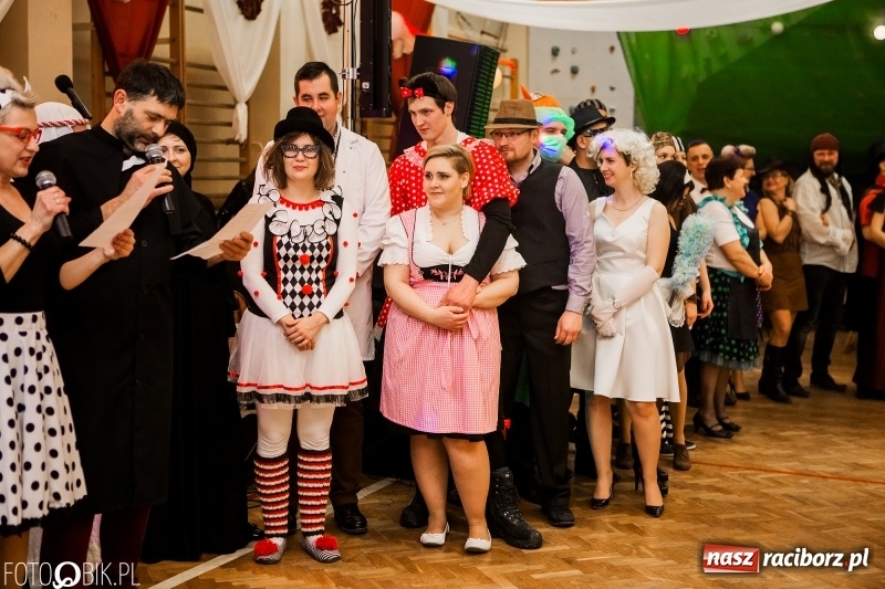 Zdjęcie w galerii na portalu naszraciborz.pl: Pogrzebanie Basa w Studziennej. Zobacz, jak mieszkańcy dzielnicy zakończyli karnawał wiadomości z regionu