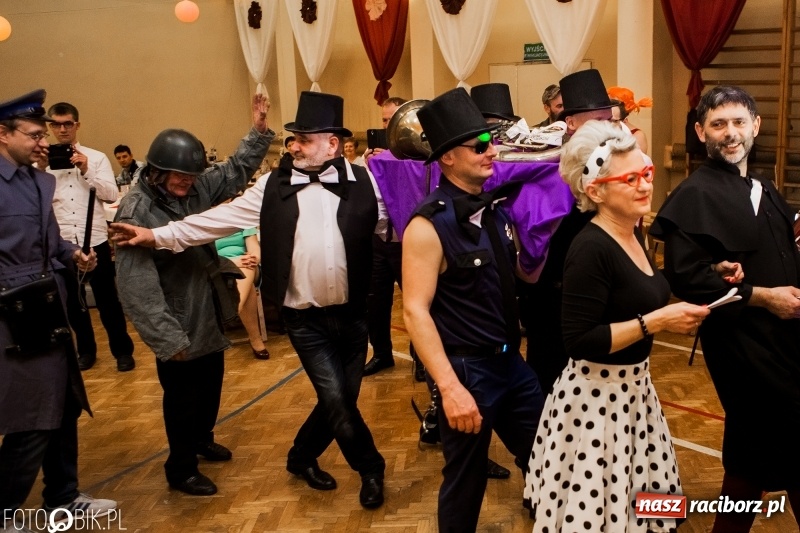 Zdjęcie w galerii na portalu naszraciborz.pl: Pogrzebanie Basa w Studziennej. Zobacz, jak mieszkańcy dzielnicy zakończyli karnawał wiadomości z regionu